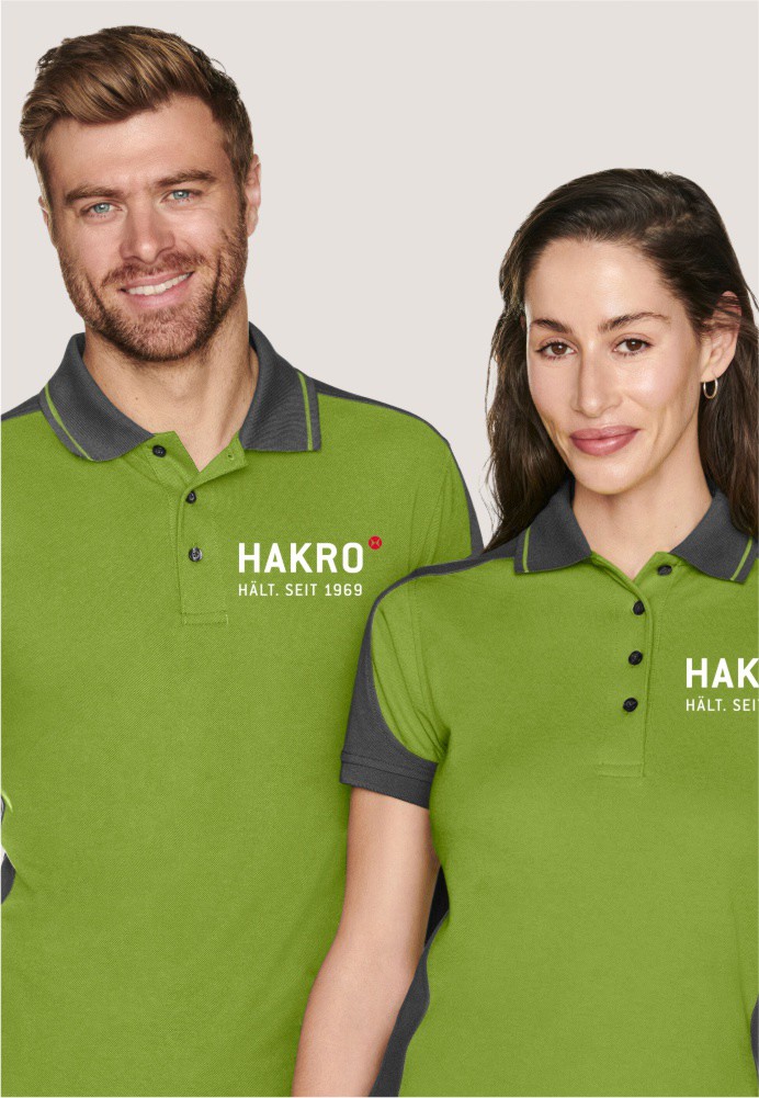 Mann und Frau in grün-grauem Poloshirt von Hakro